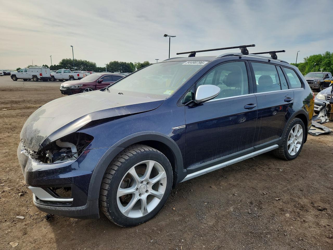 Salvage Volkswagen Golf Image