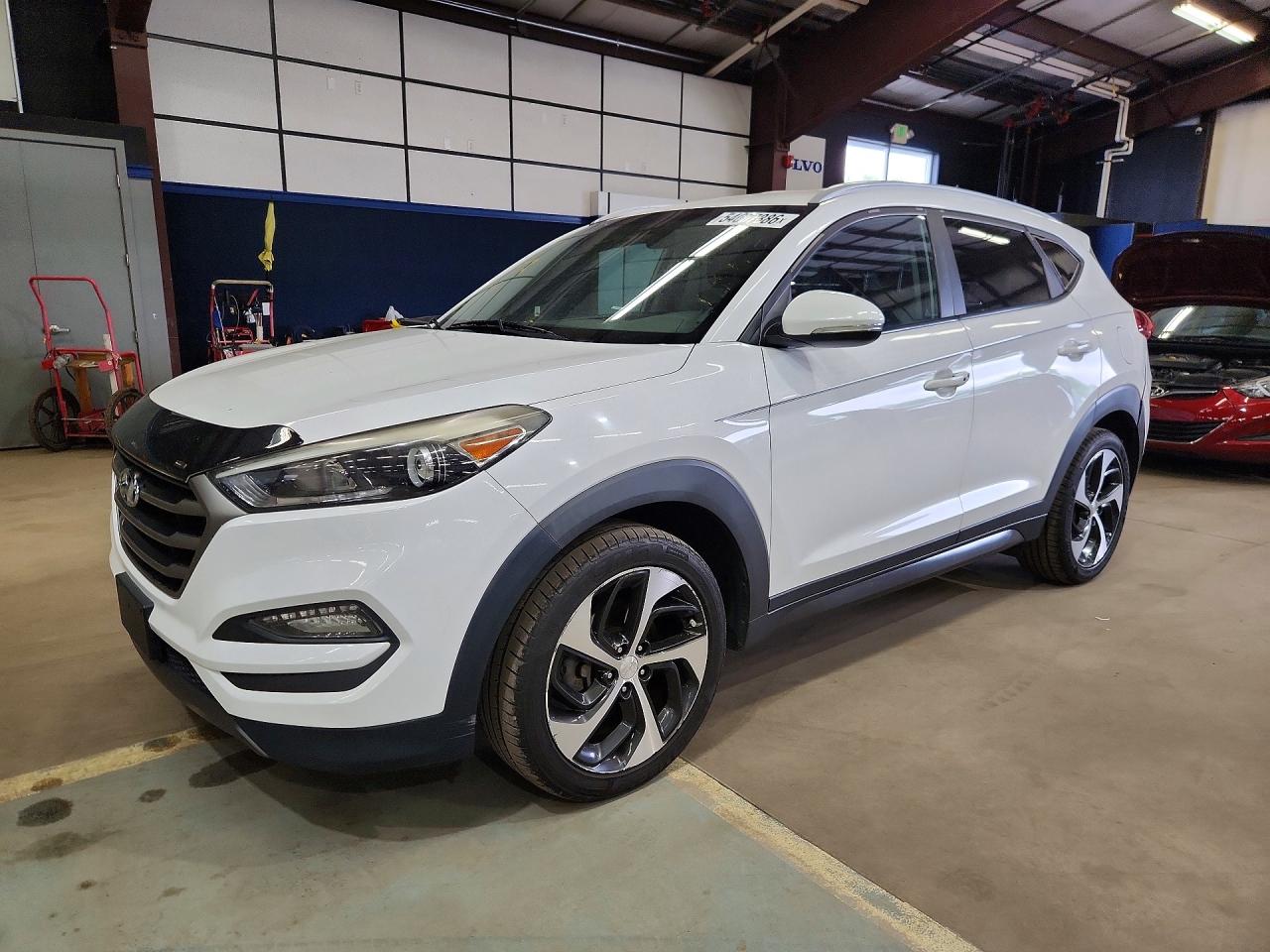 Salvage Hyundai TUCSON Image