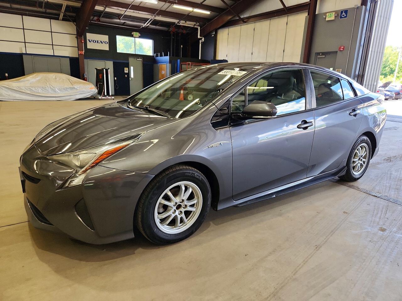 Salvage Toyota Prius Image