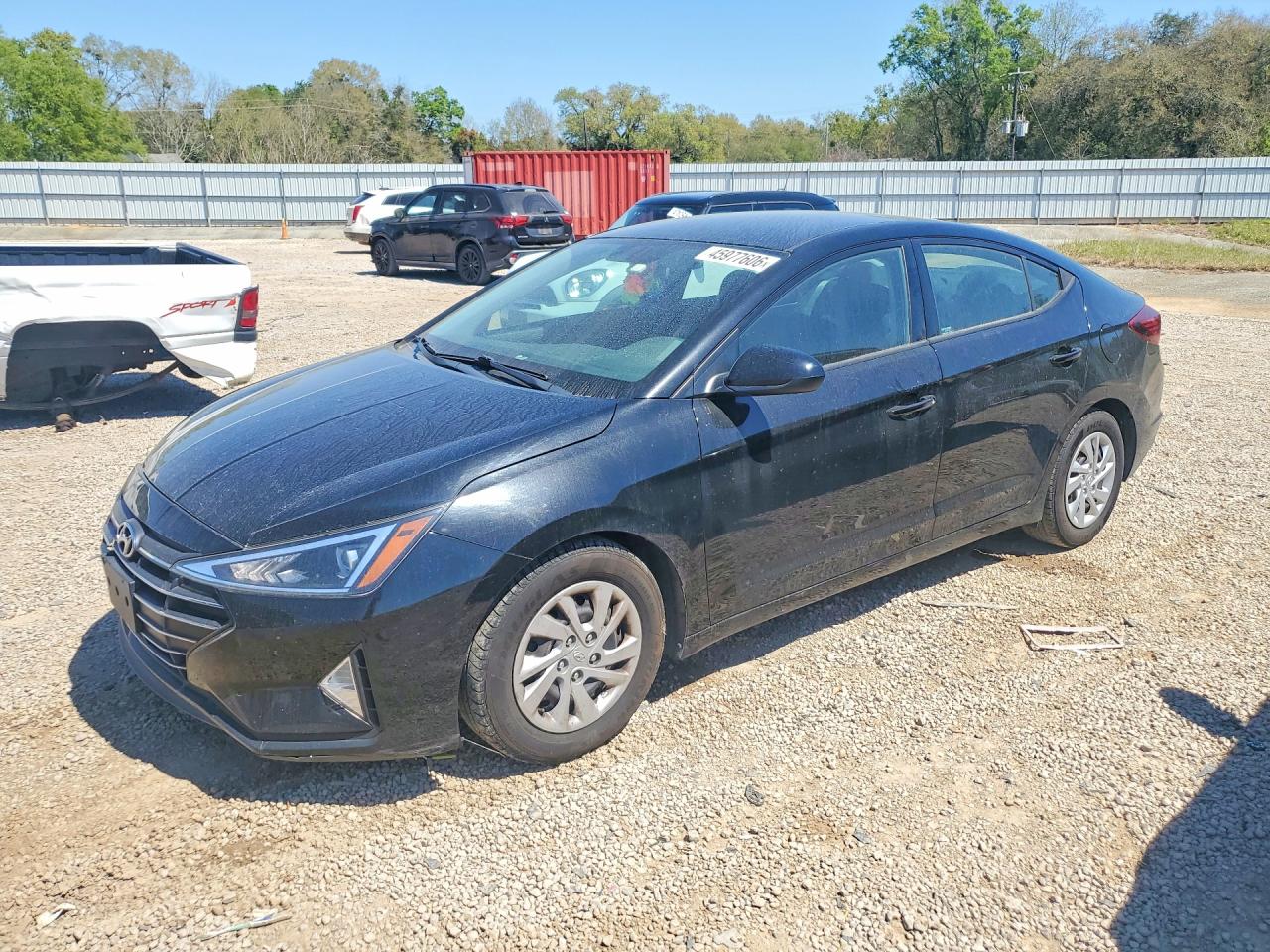 Salvage Hyundai ELANTRA Image