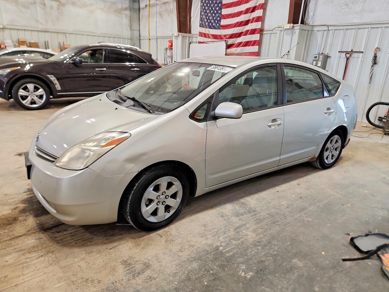 Salvage Toyota Prius Image