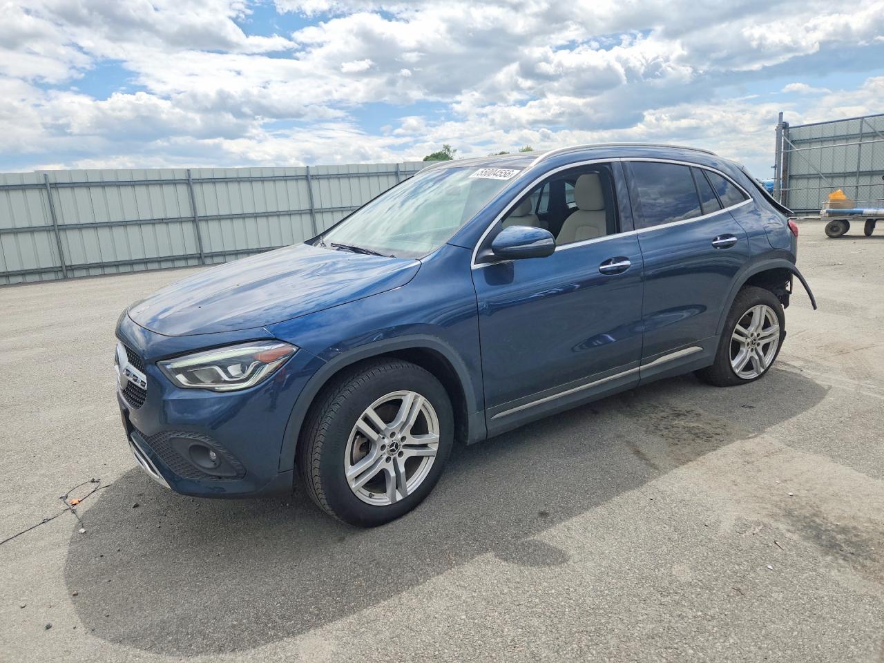 Salvage Mercedes-Benz GLA Image