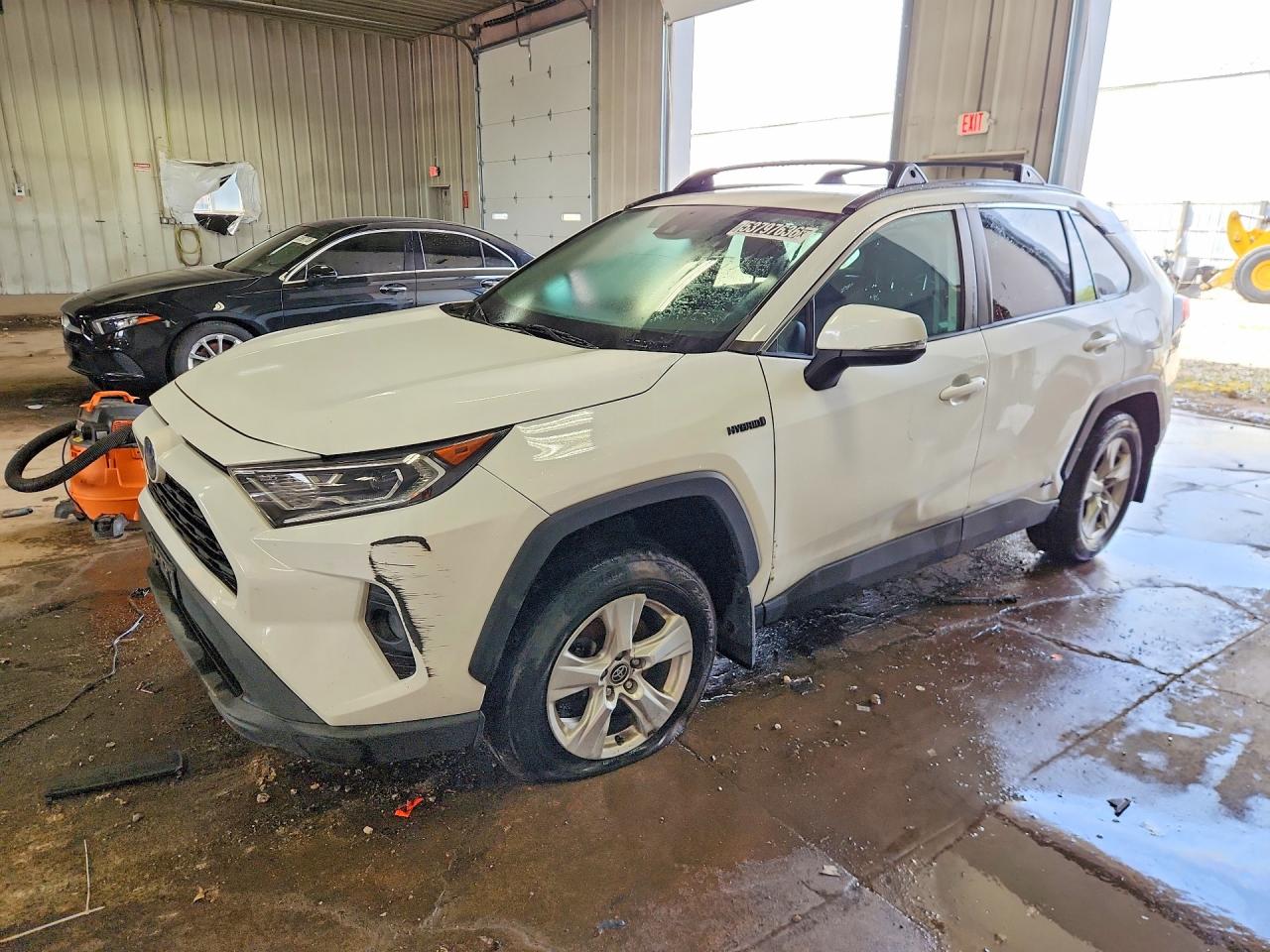 Salvage Toyota RAV4 Image