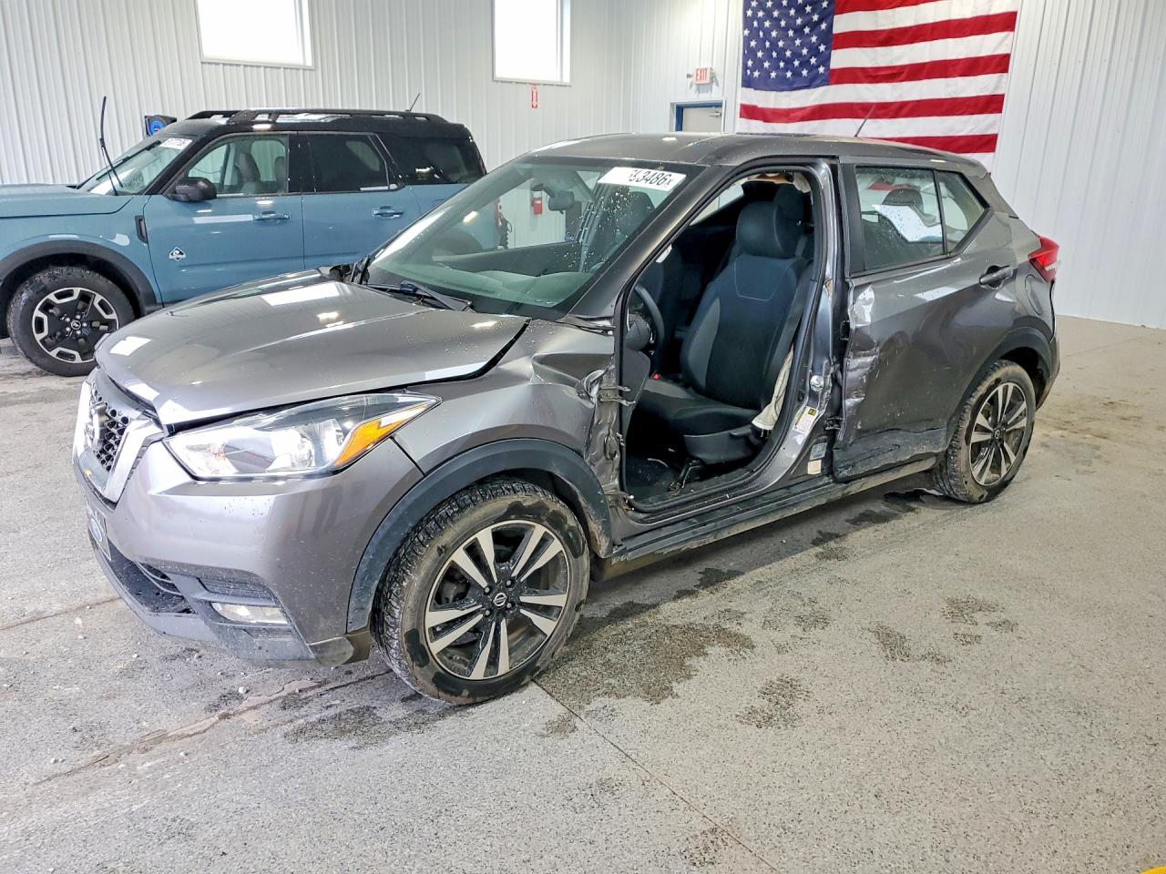 Salvage Nissan Kicks Image