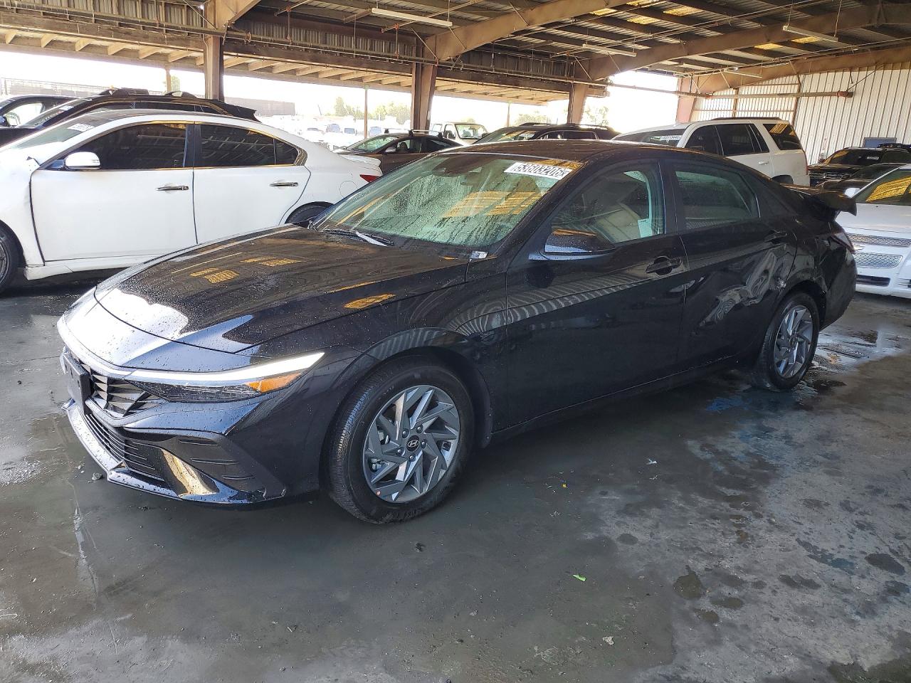 Salvage Hyundai ELANTRA Image
