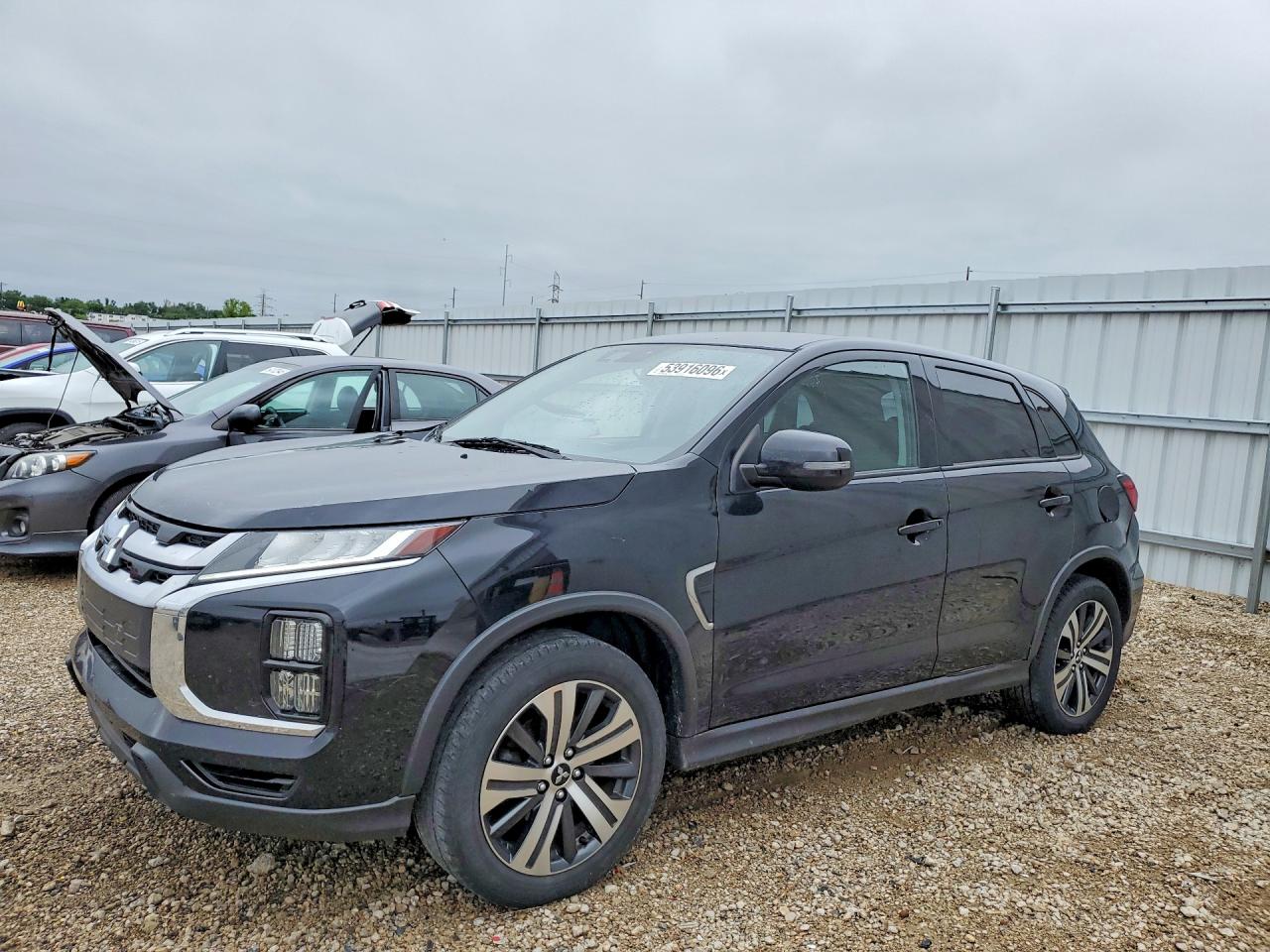 Salvage Mitsubishi Outlander Image