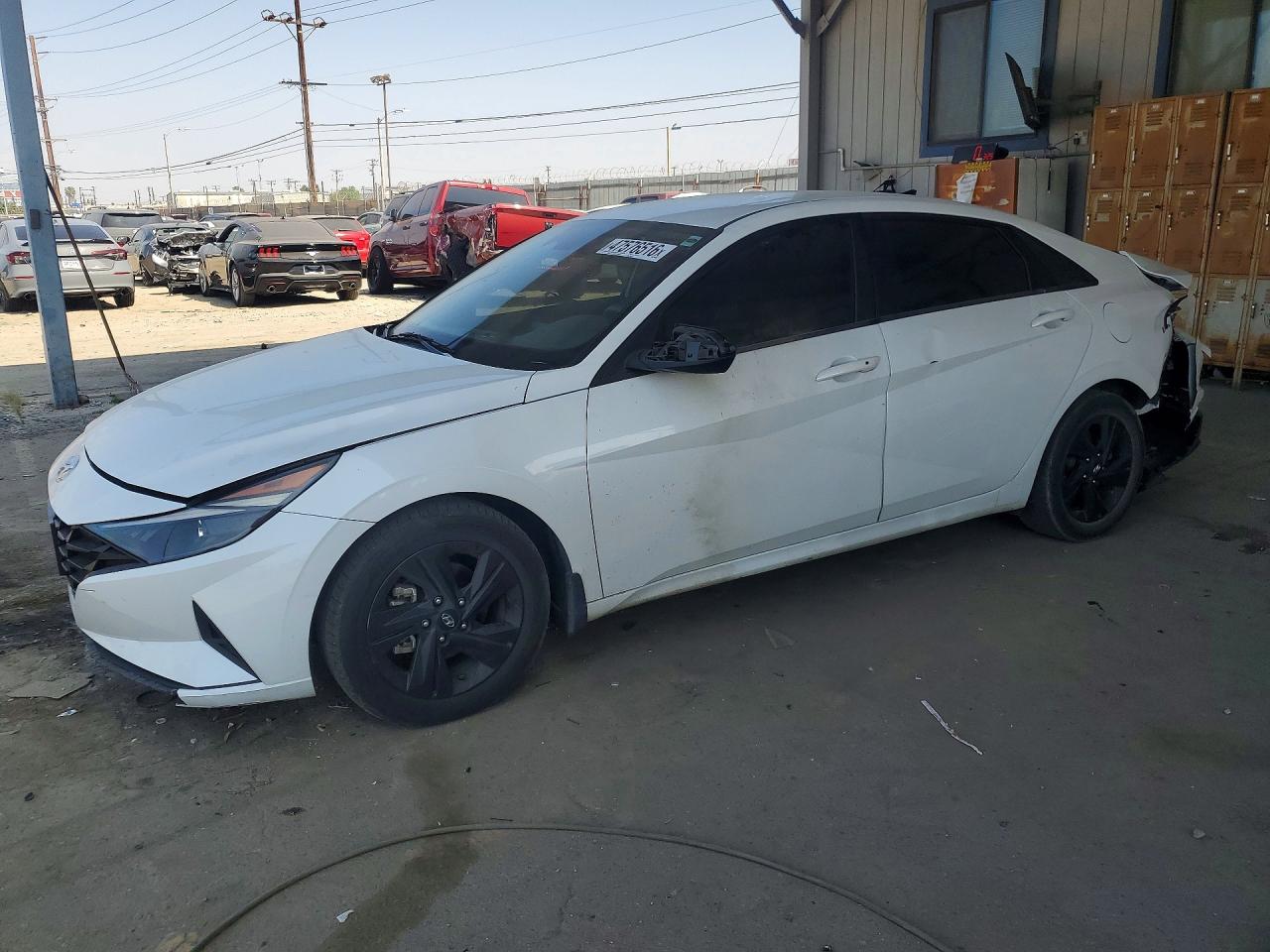 Salvage Hyundai ELANTRA Image