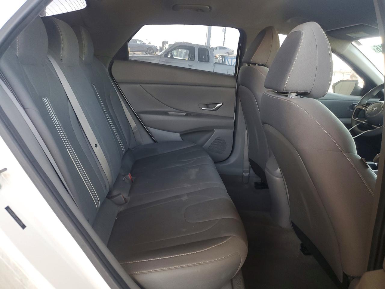 Hyundai ELANTRA Sel