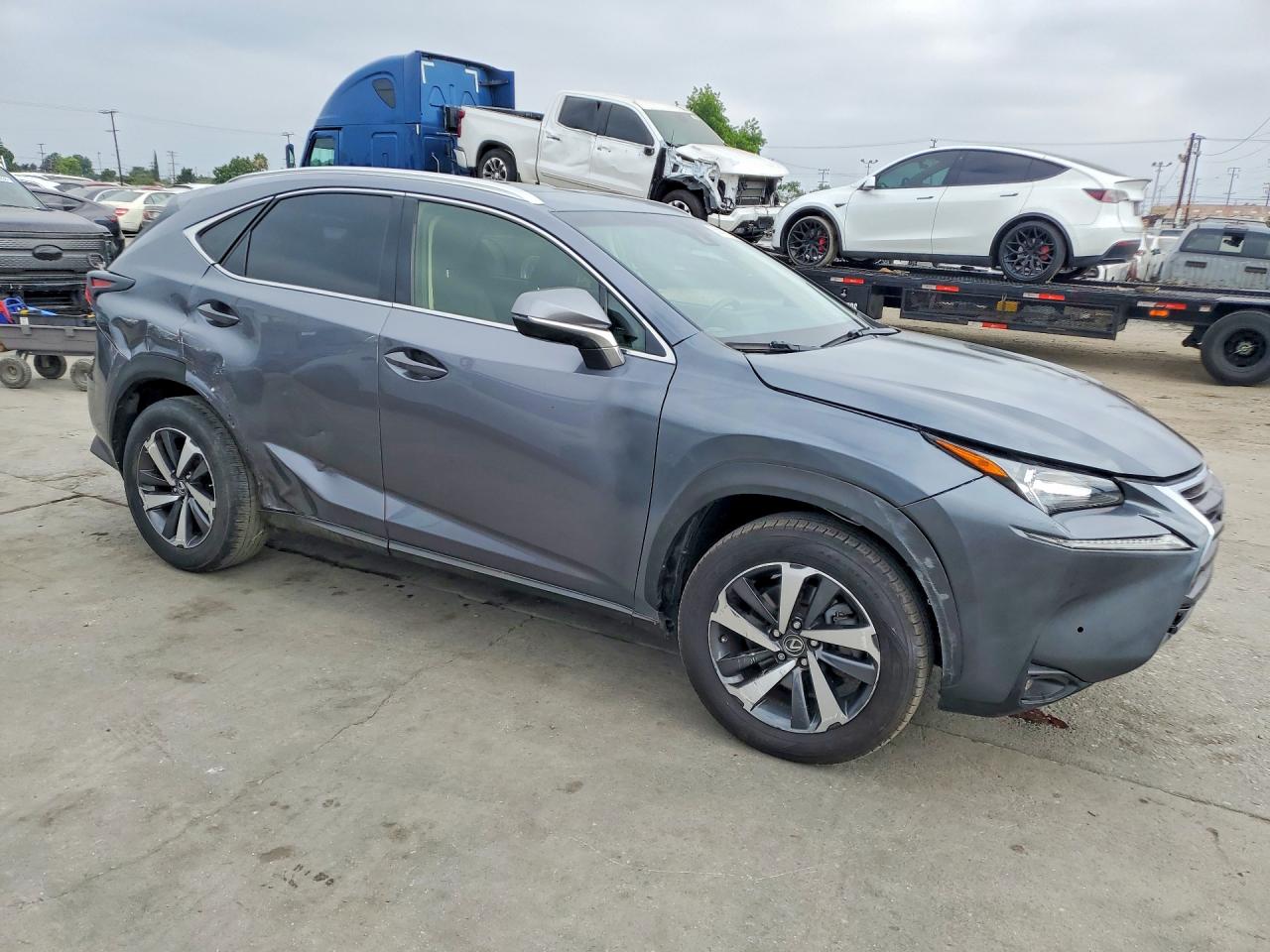 Lexus NX Base
