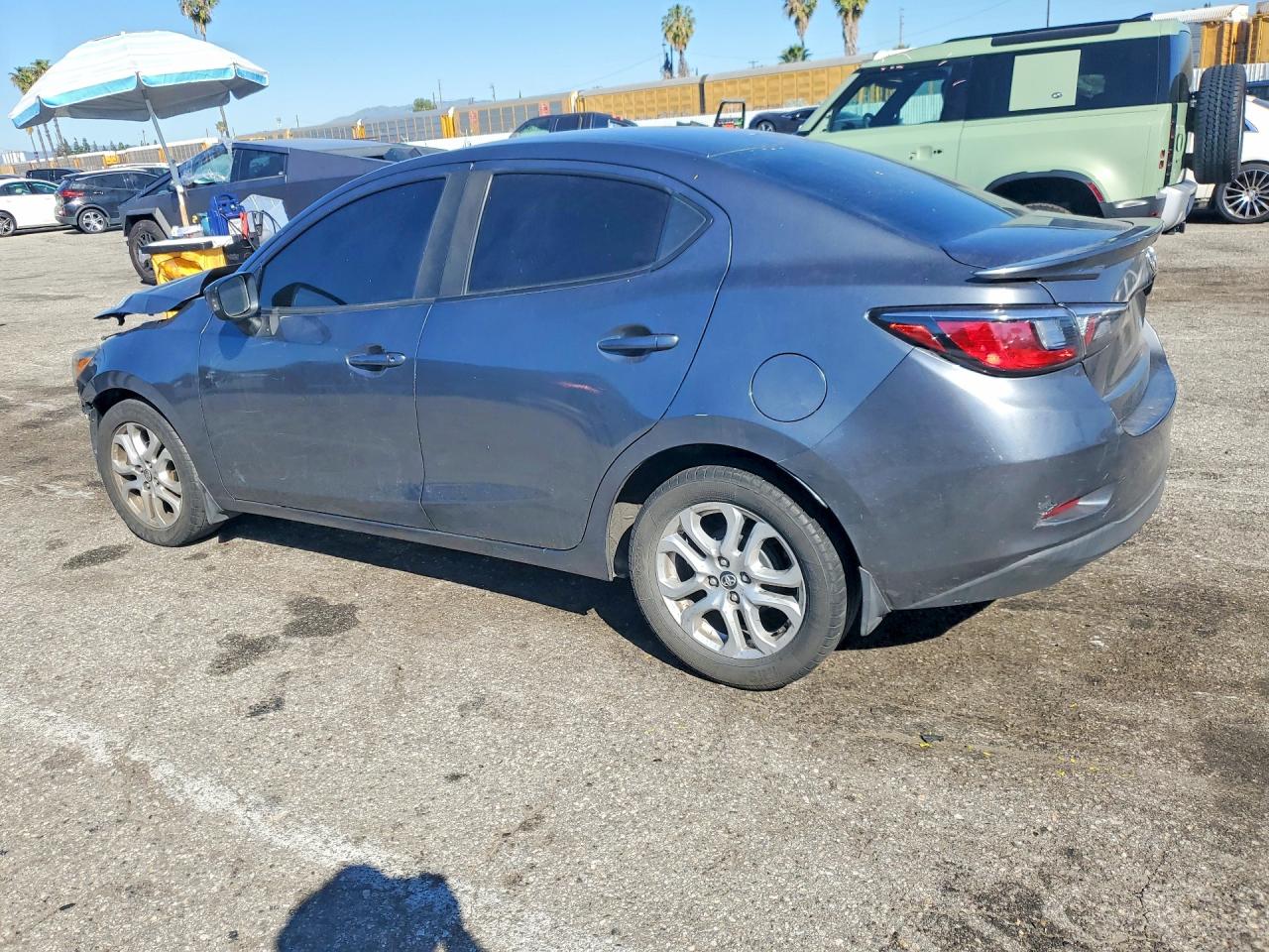 Toyota Yaris Base