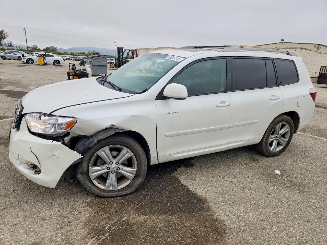 Salvage Toyota Highlander Image