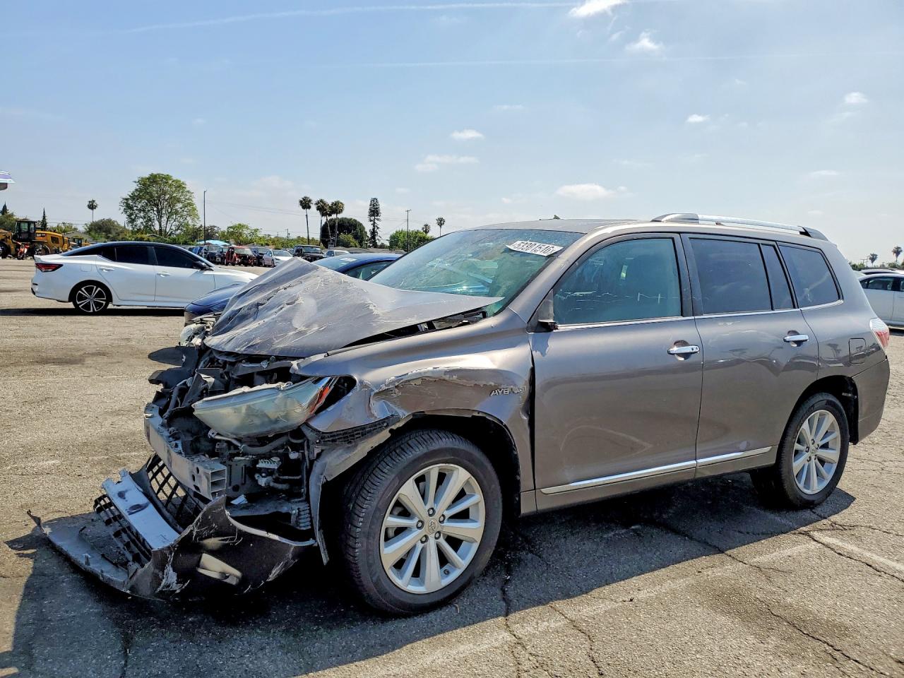 Salvage Toyota Highlander Image