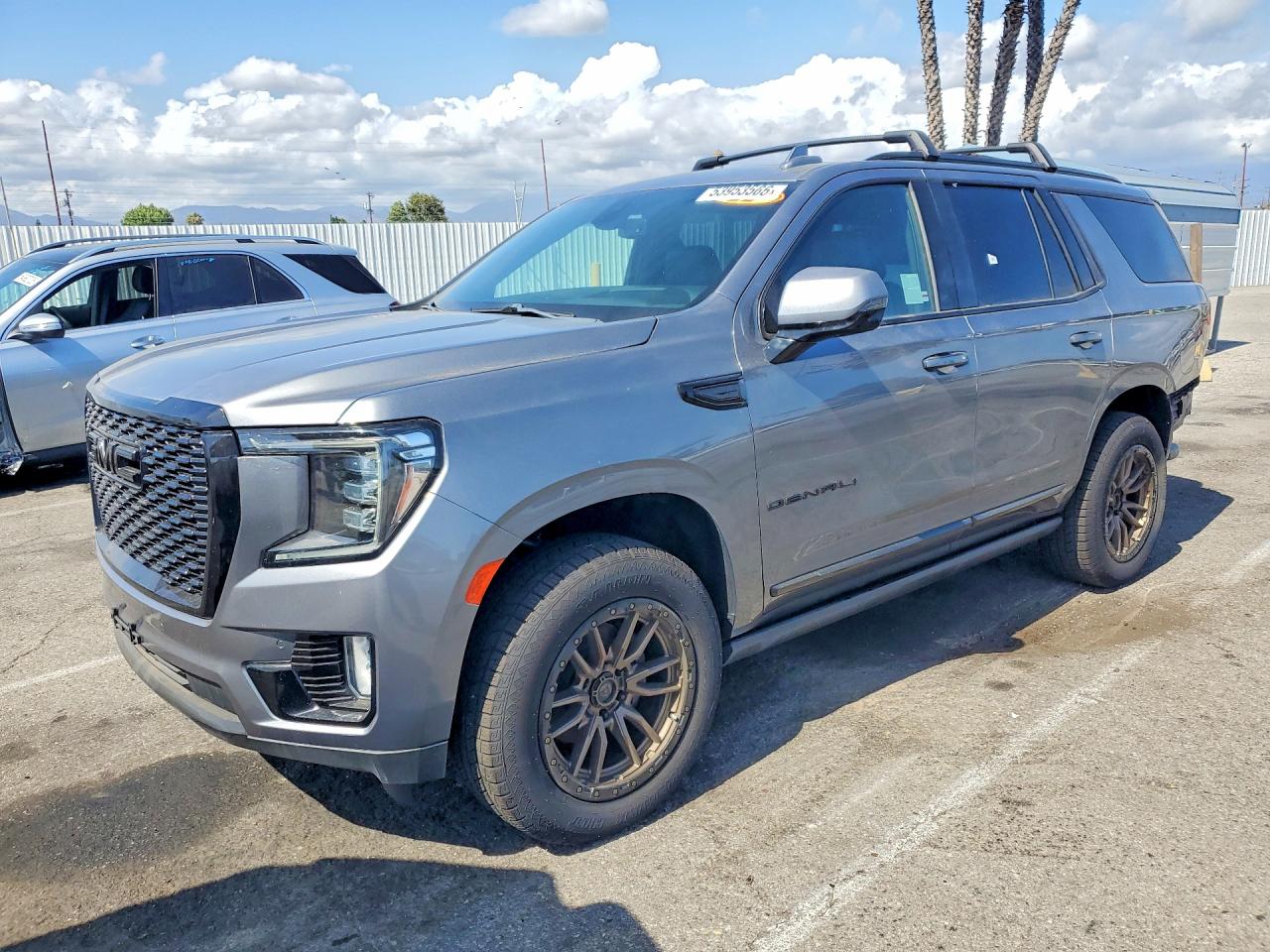 Salvage GMC Yukon Image