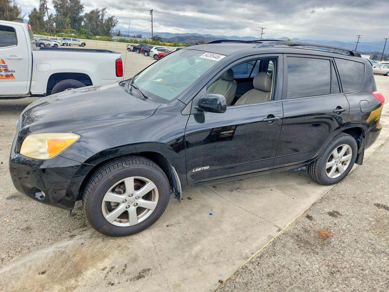 Salvage Toyota RAV4 Image