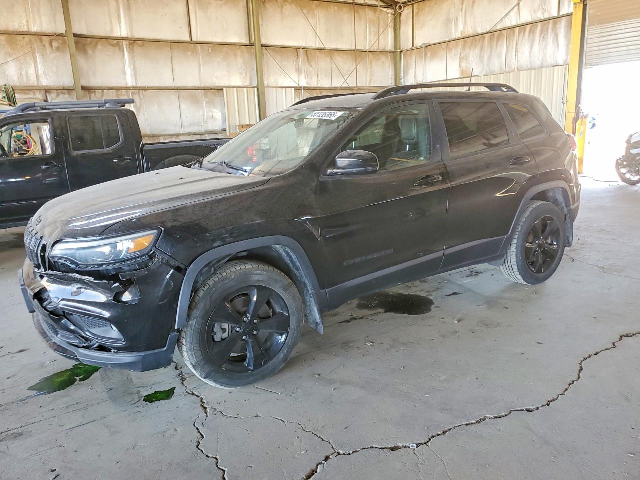 Salvage Jeep Cherokee Image