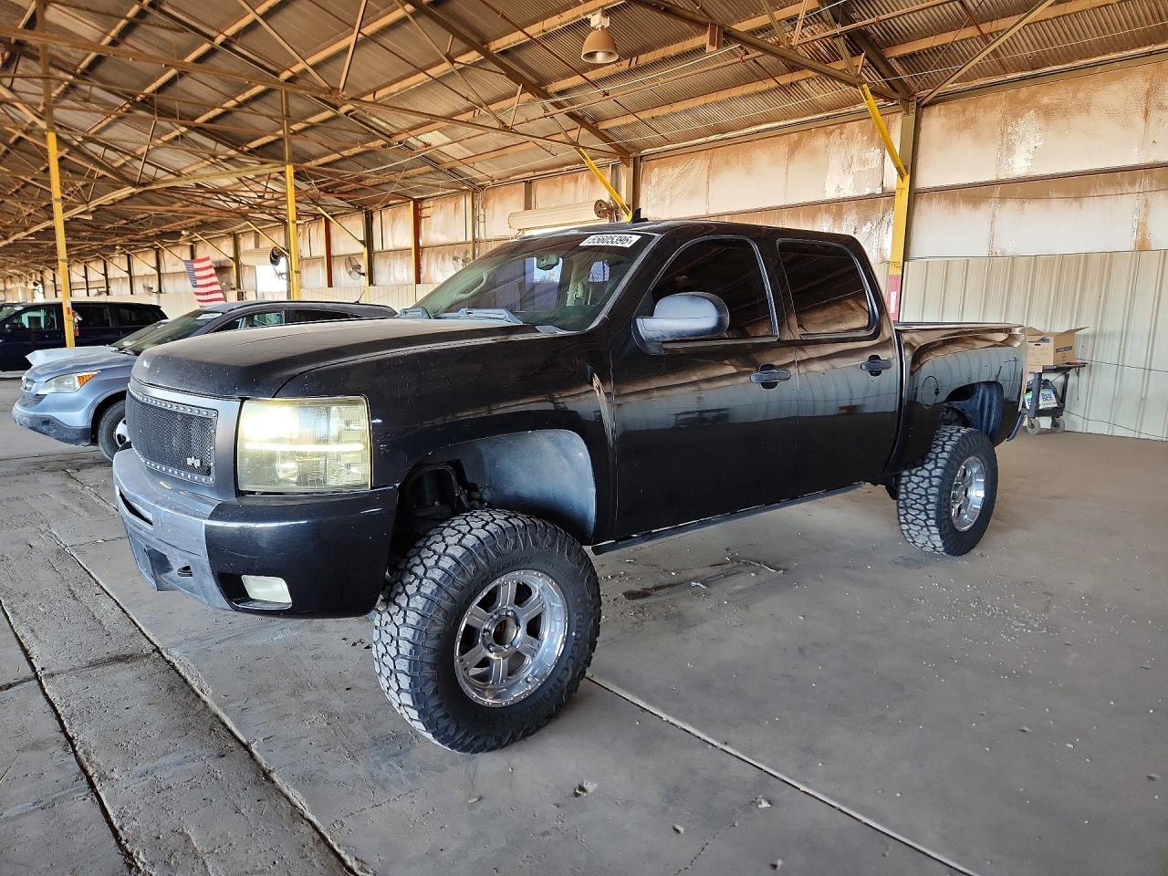 Salvage Chevrolet Silverado Image