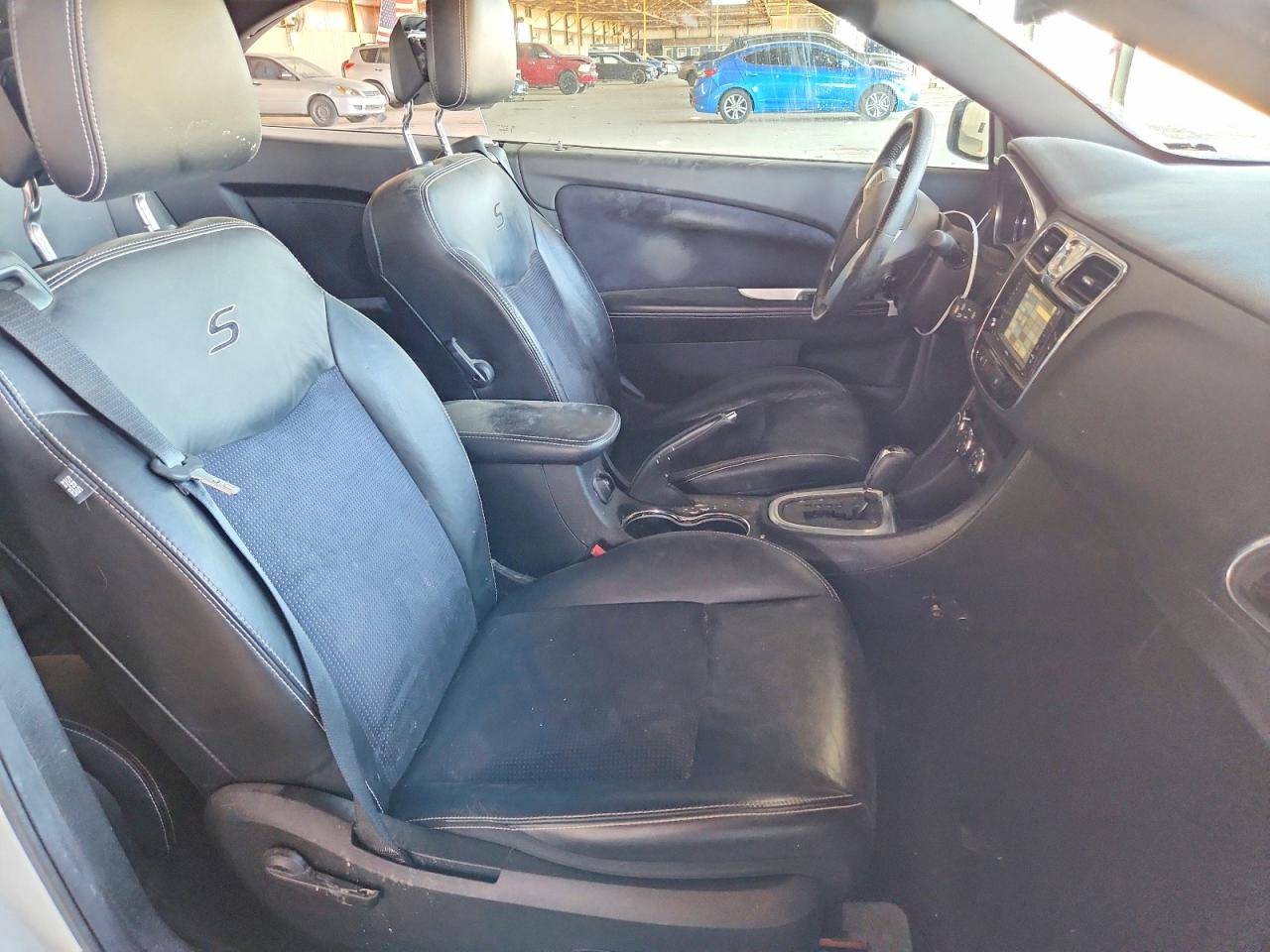 Chrysler 200 S