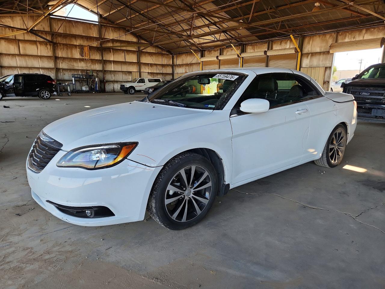 Salvage Chrysler 200 Image