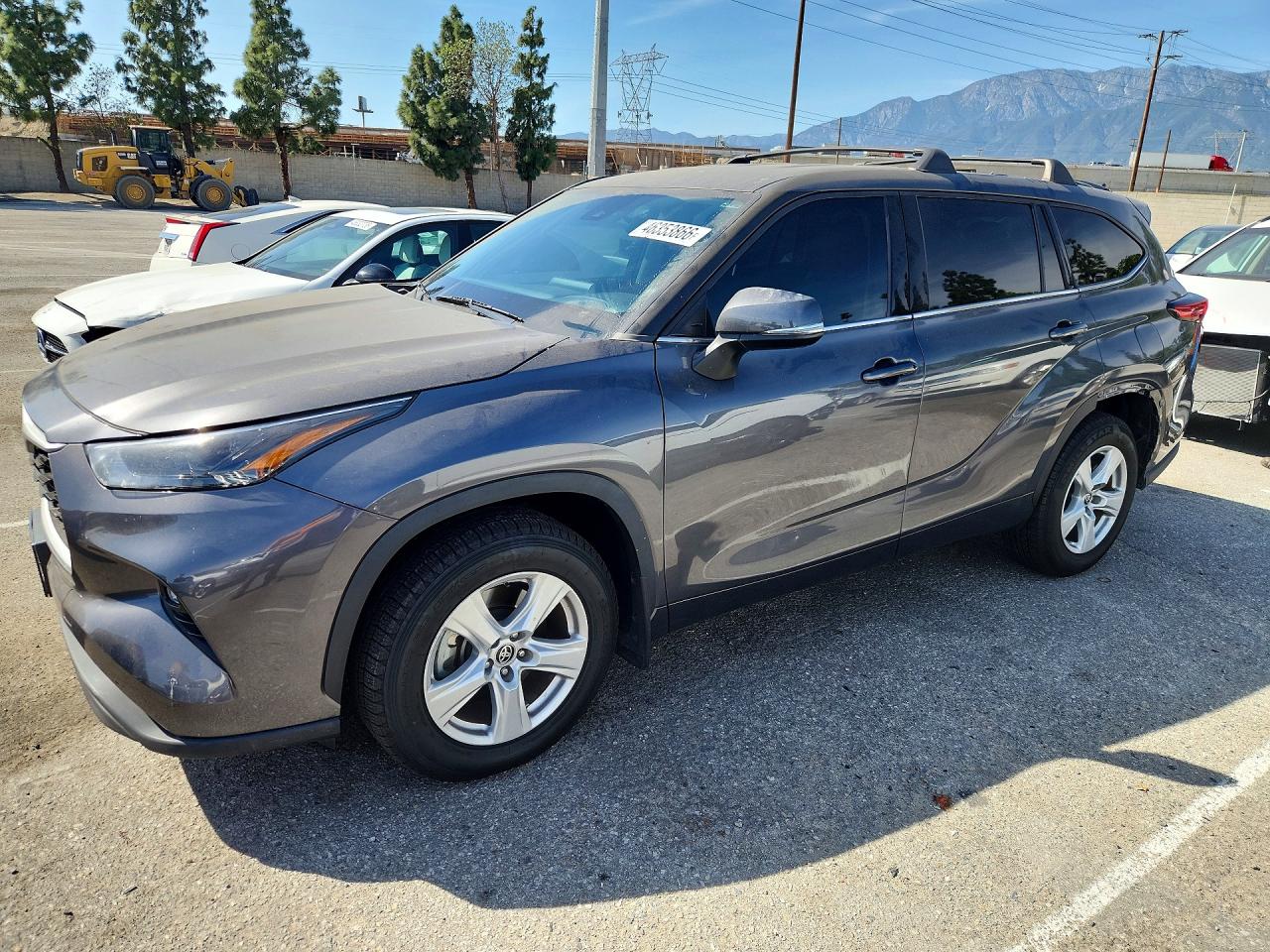 Salvage Toyota Highlander Image