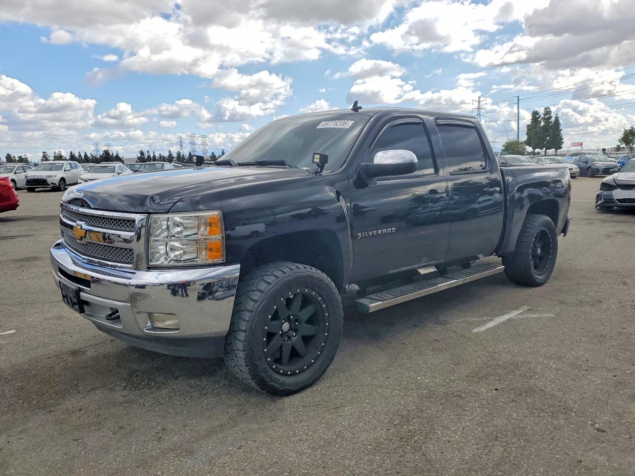 Salvage Chevrolet Silverado Image