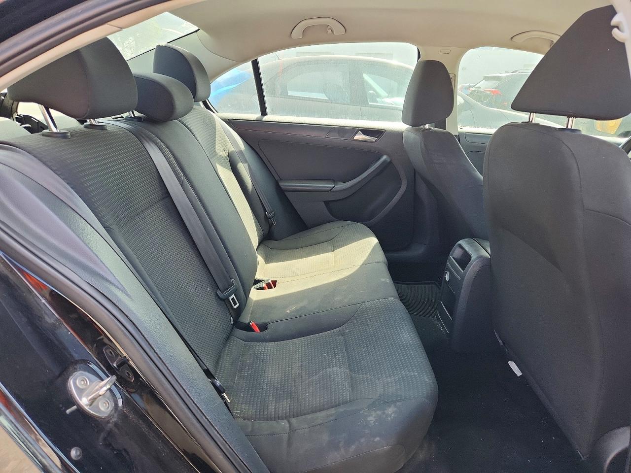 Volkswagen Jetta Base