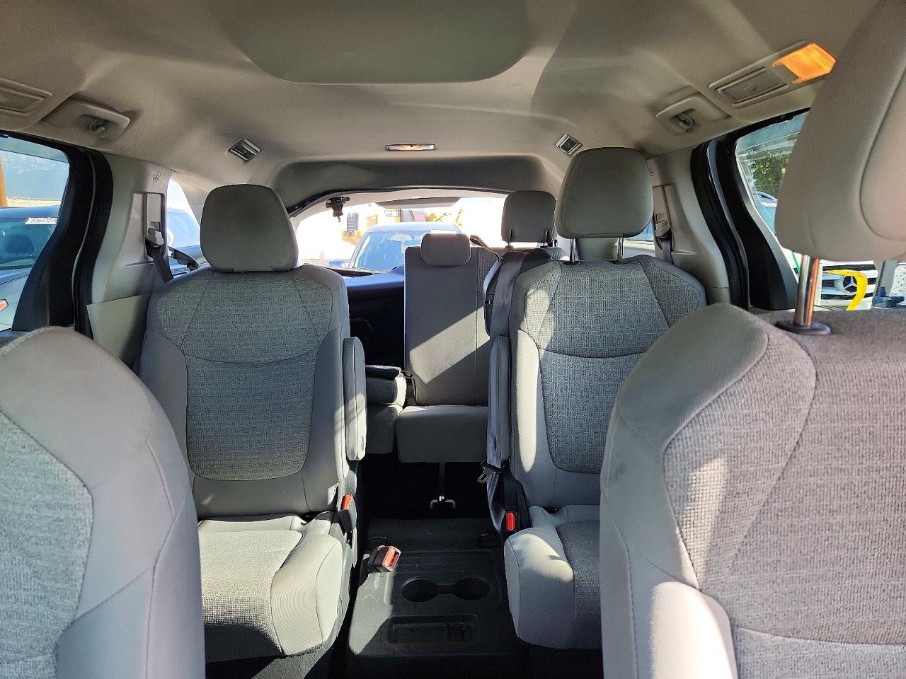 Toyota Sienna Le