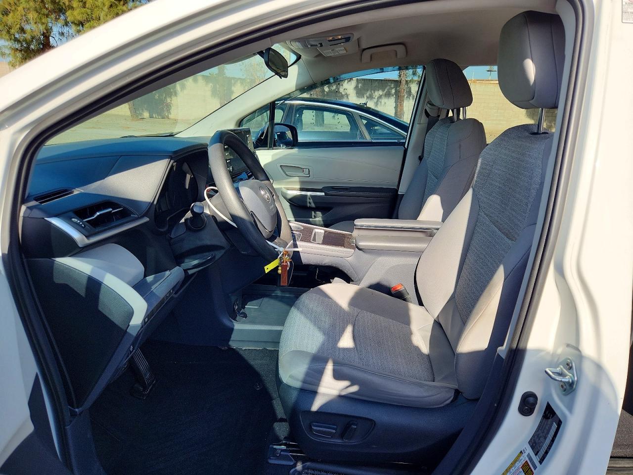 Toyota Sienna Le