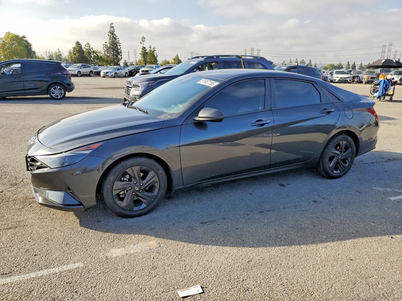 Salvage Hyundai ELANTRA Image