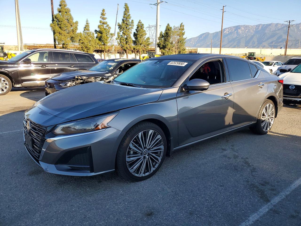 Salvage Nissan Altima Image