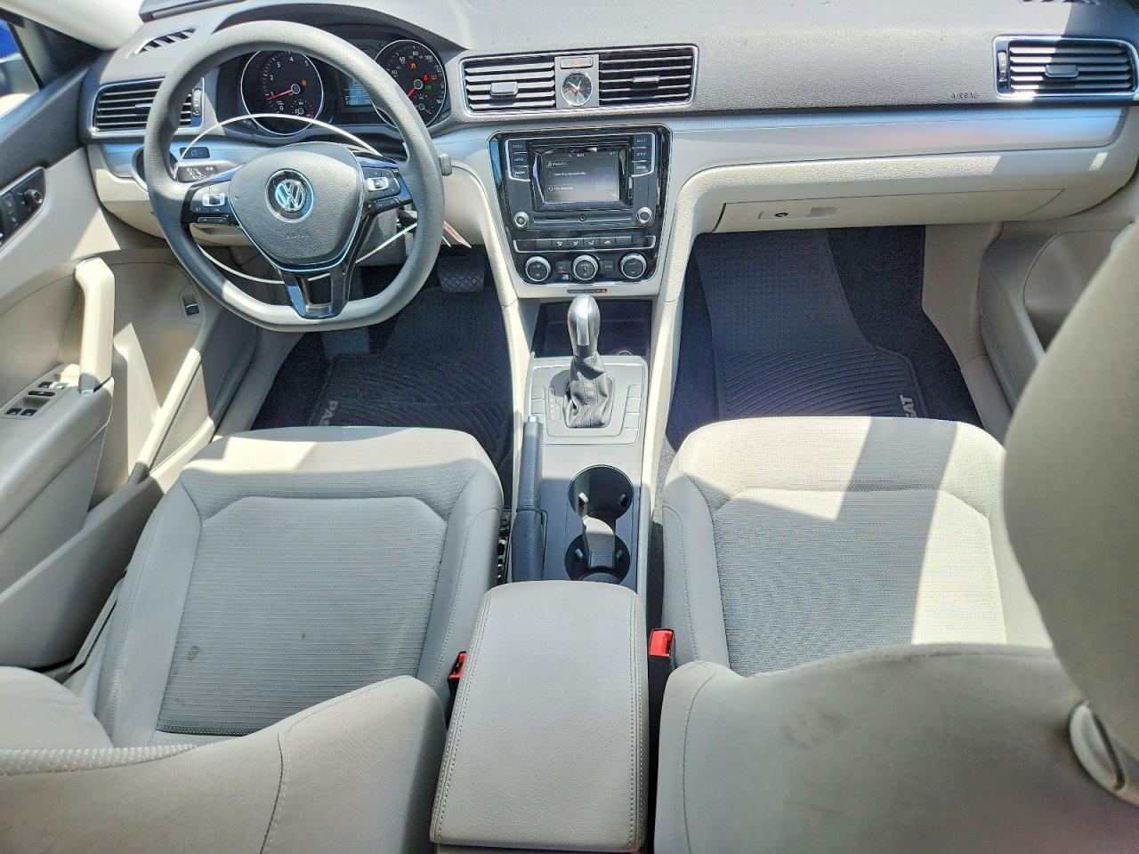 Volkswagen Passat S