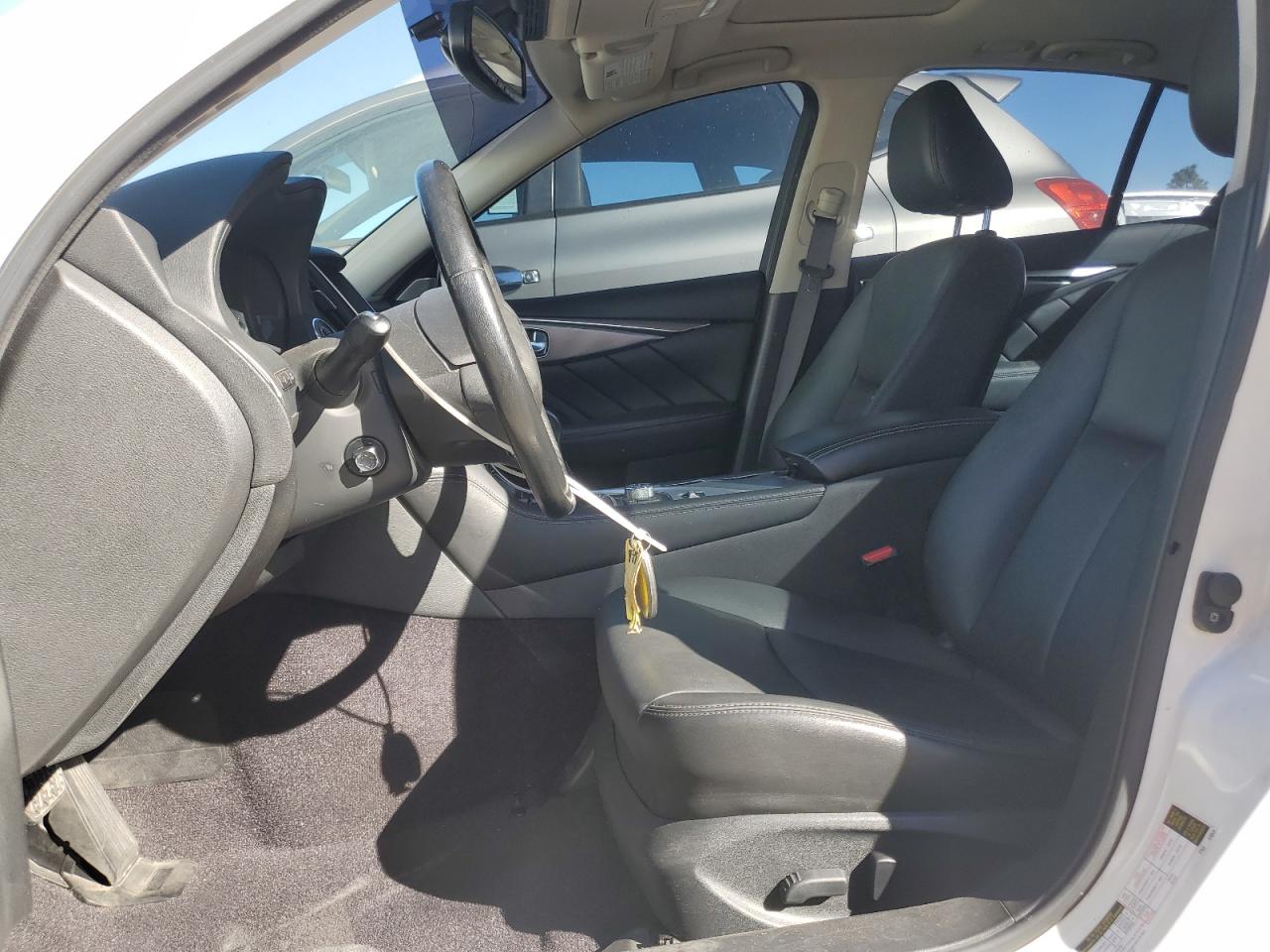 INFINITI Q50 Premium