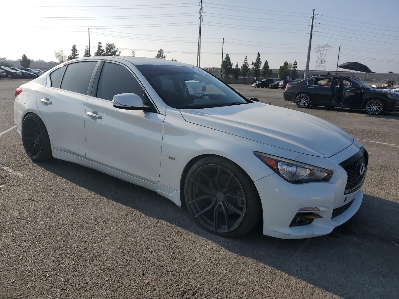 INFINITI Q50 Premium