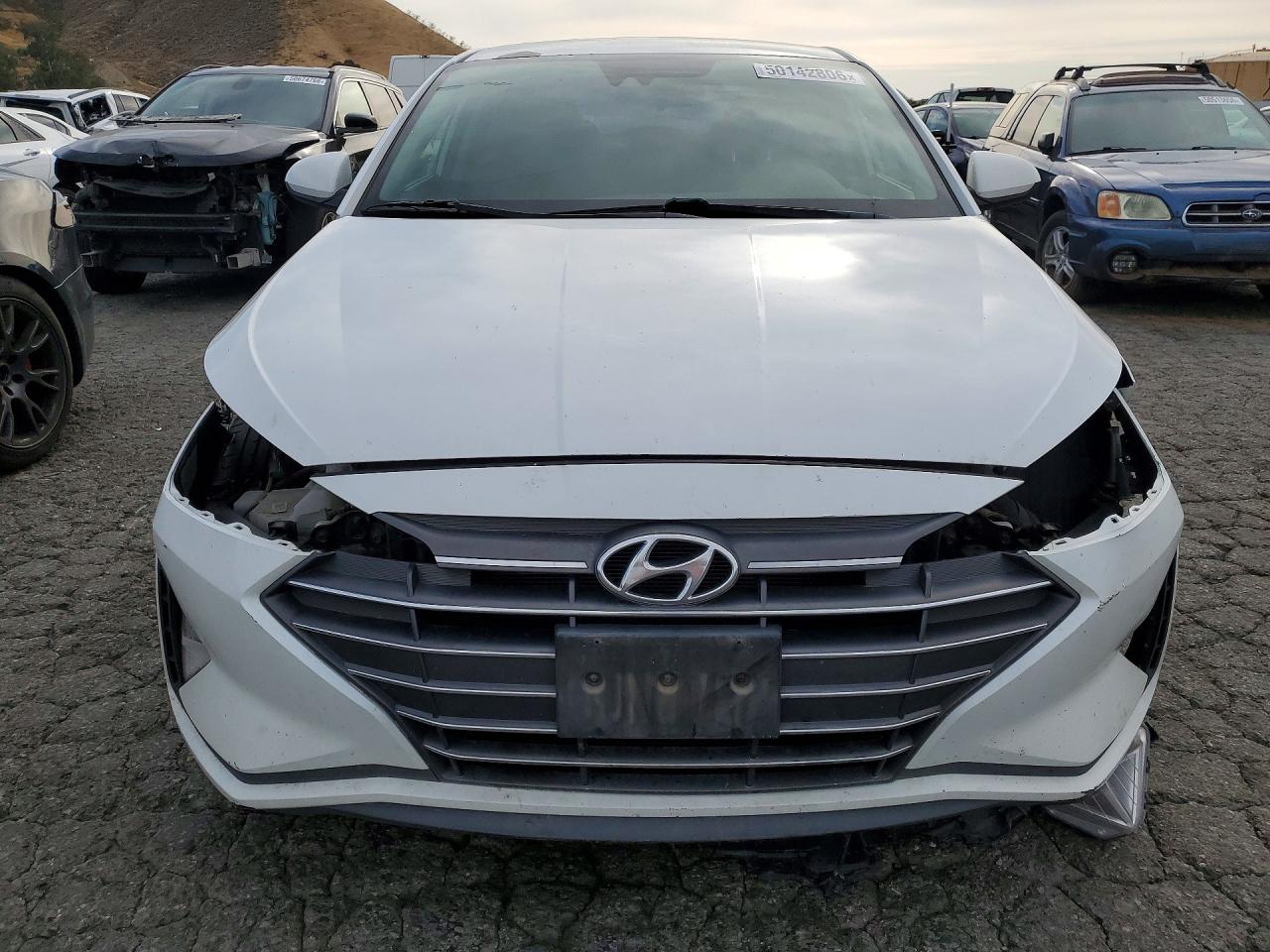 Hyundai ELANTRA Sel