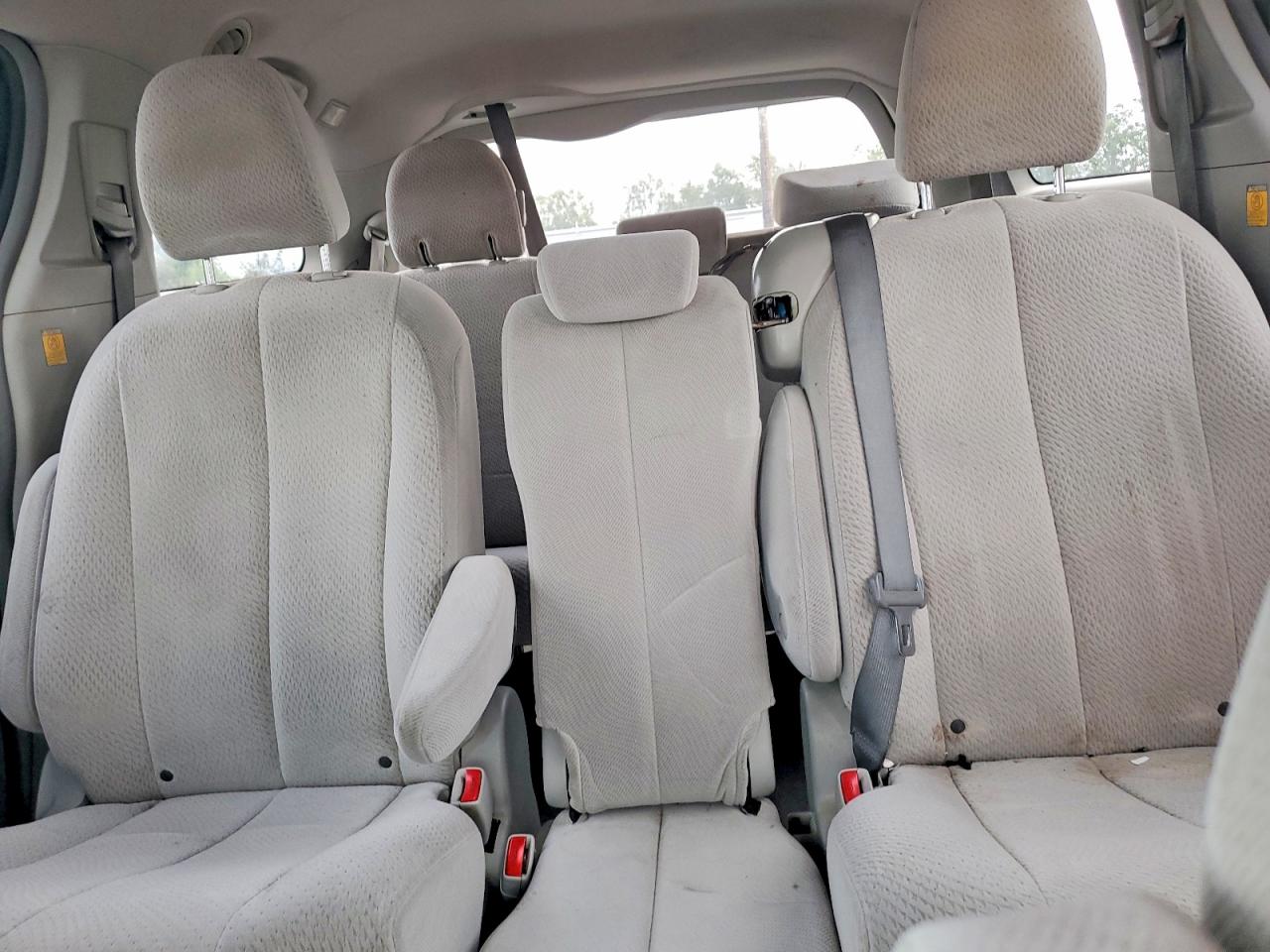 Toyota Sienna Le 8-passenger