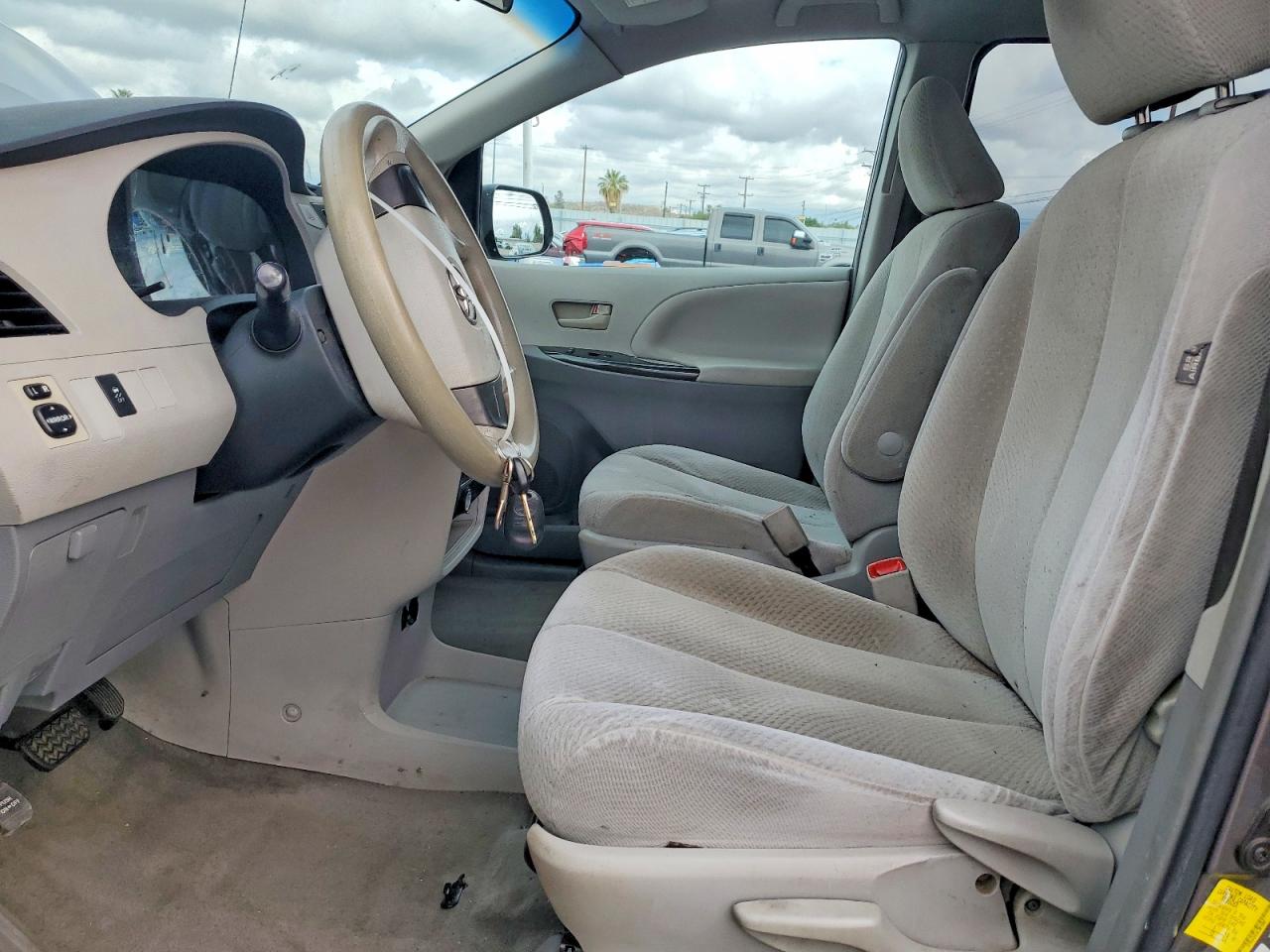 Toyota Sienna Le 8-passenger