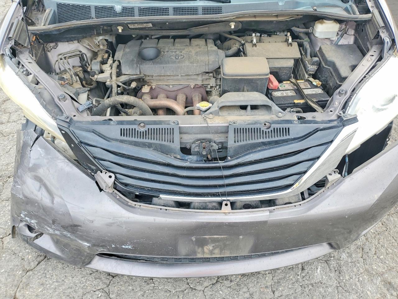 Toyota Sienna Le 8-passenger