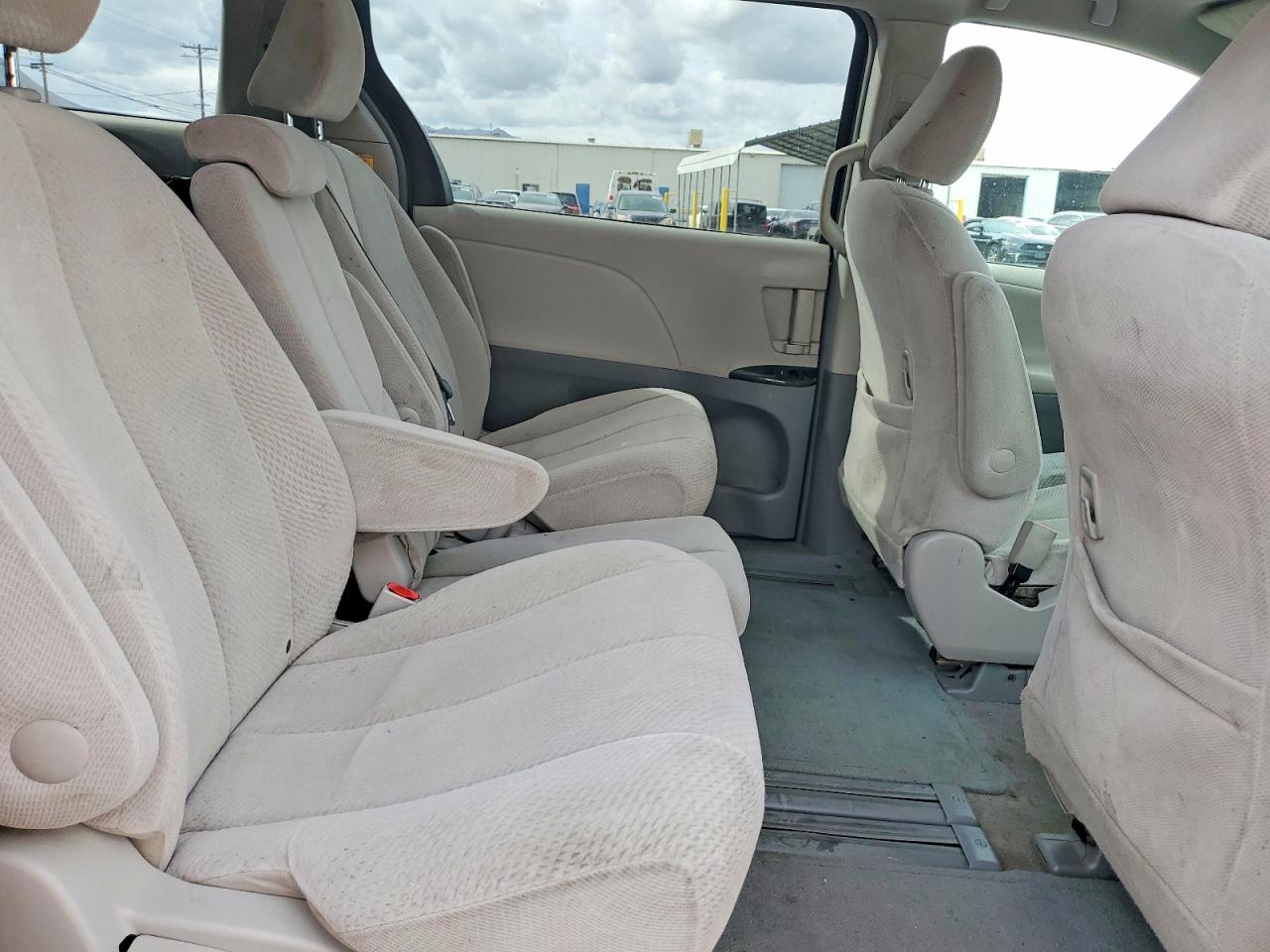 Toyota Sienna Le 8-passenger