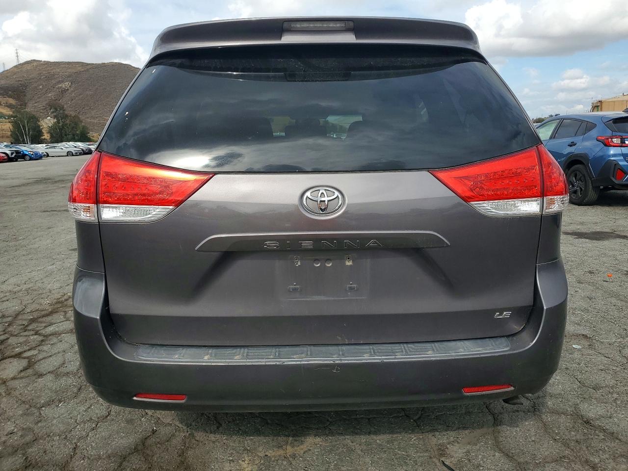 Toyota Sienna Le 8-passenger