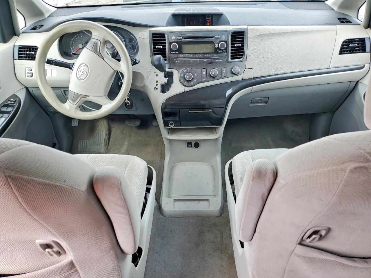 Toyota Sienna Le 8-passenger