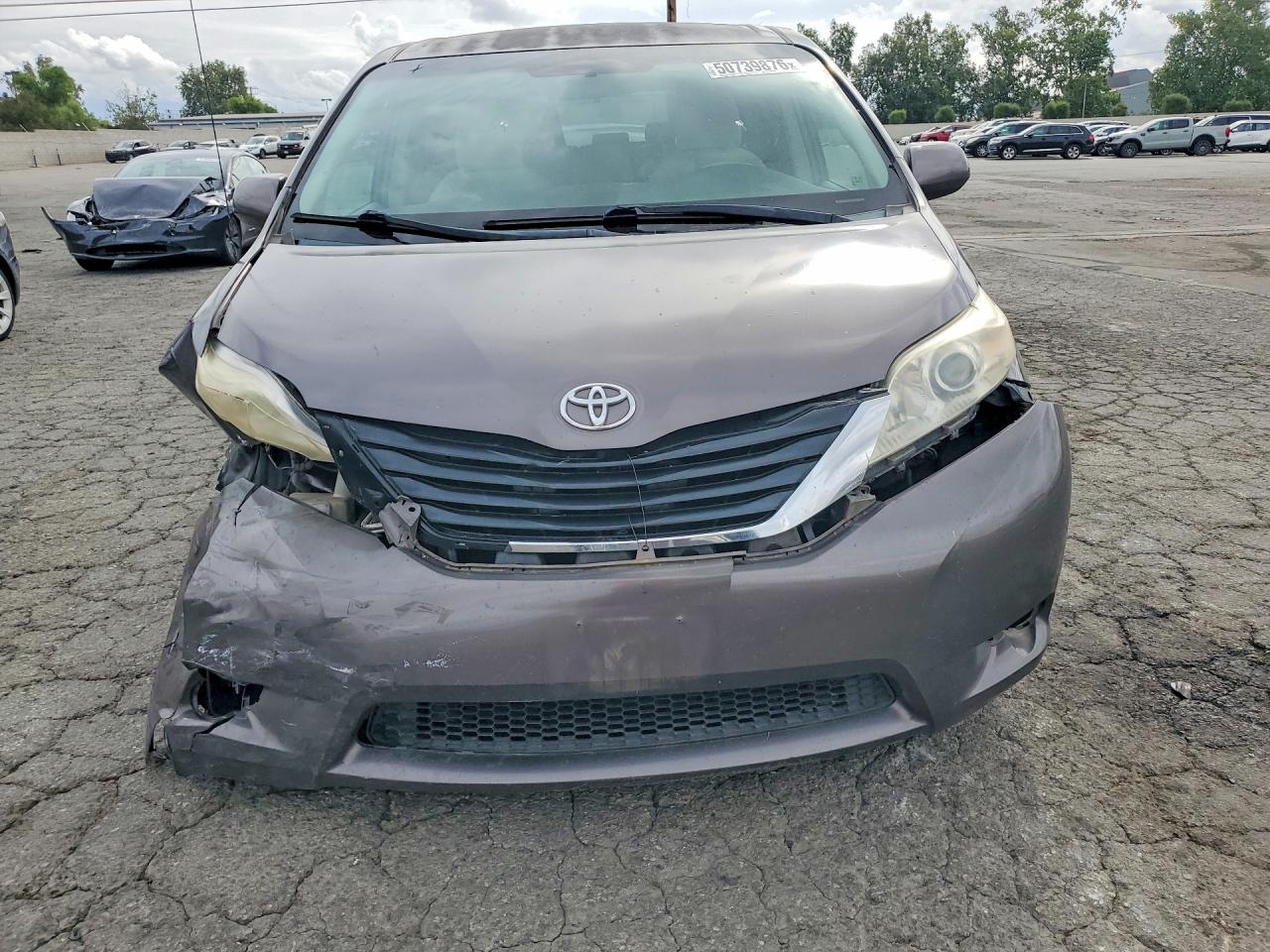 Toyota Sienna Le 8-passenger