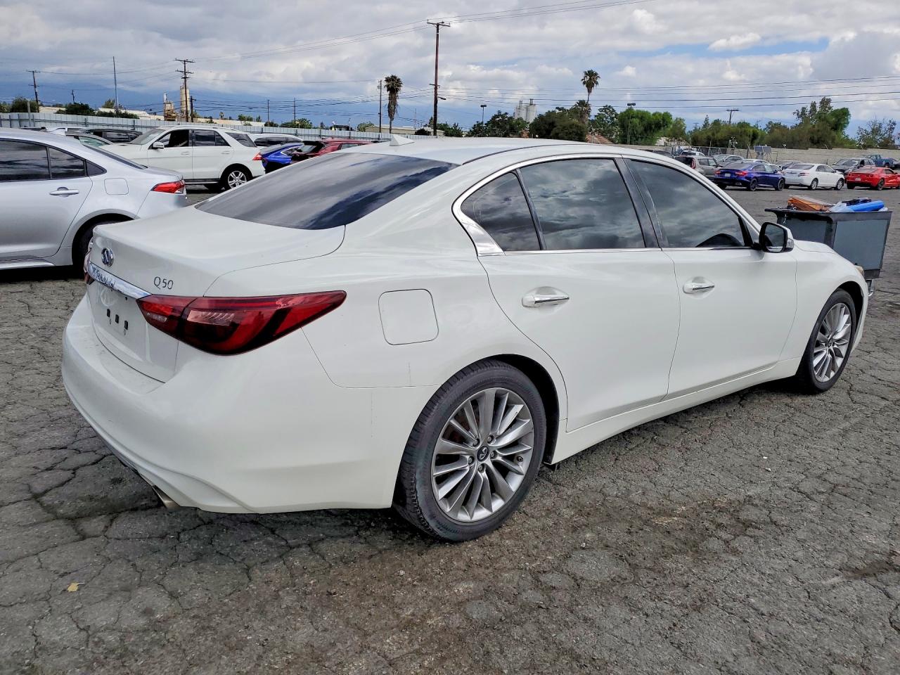 INFINITI Q50 3.0t Luxe