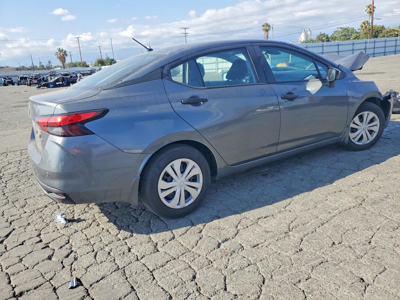 Nissan Versa S