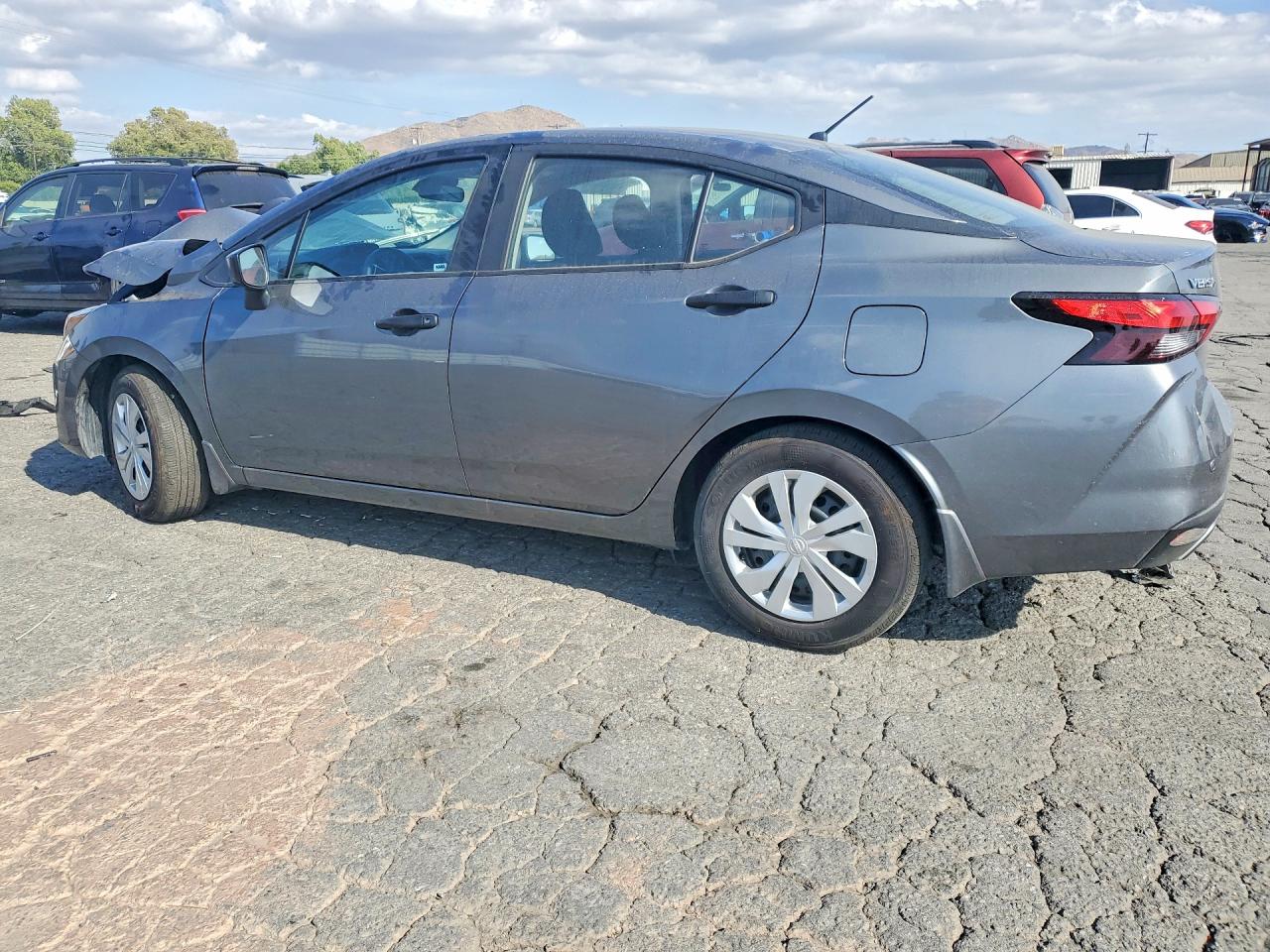 Nissan Versa S