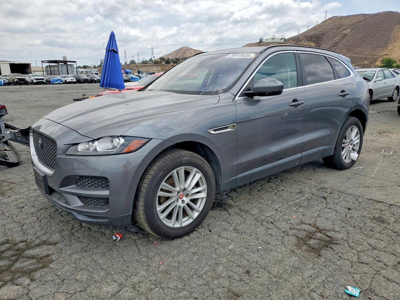 Salvage Jaguar F-PACE Image