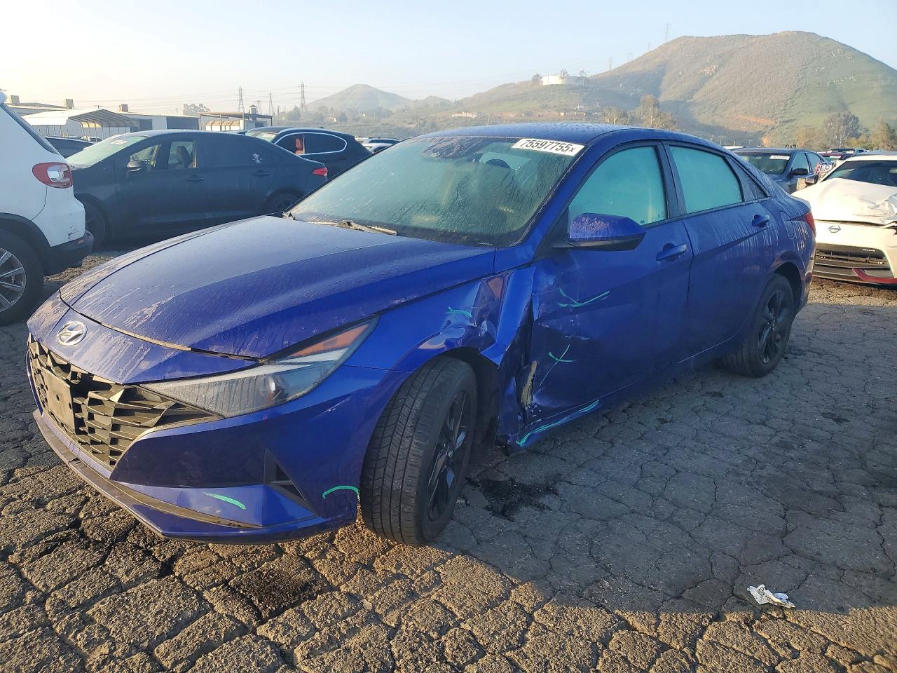 Salvage Hyundai ELANTRA Image