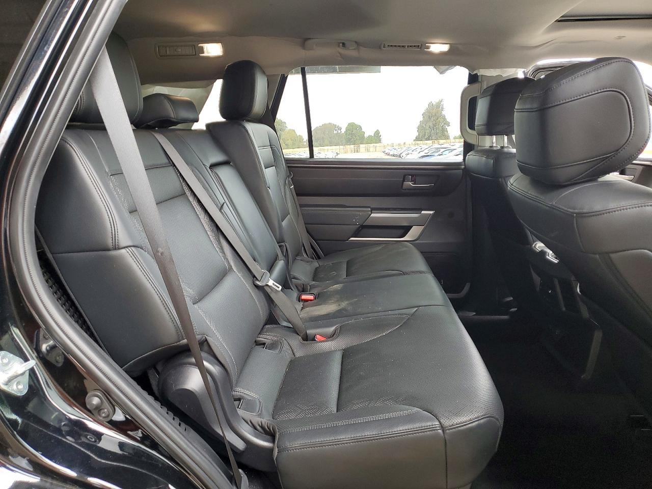 Toyota Sequoia Sr5