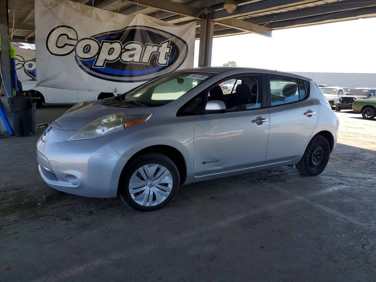 Salvage Nissan LEAF Image