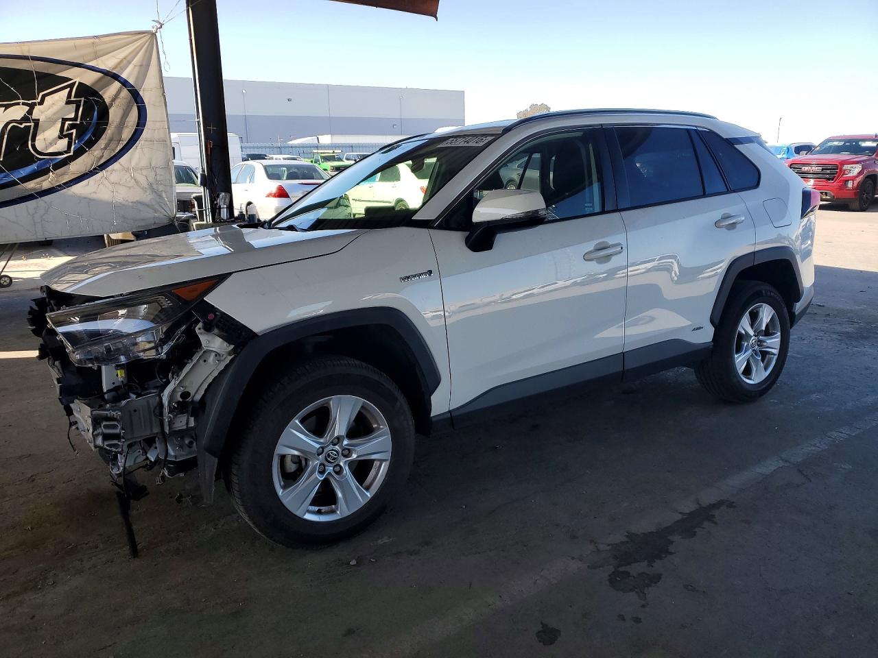 Salvage Toyota RAV4 Image