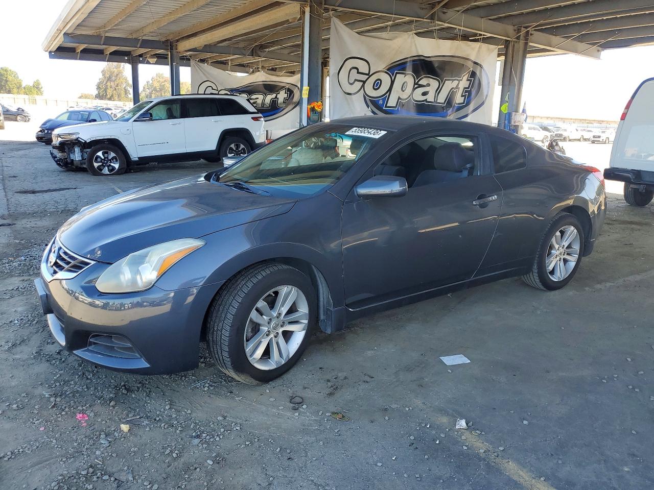 Salvage Nissan Altima Image