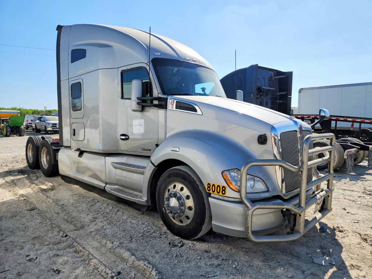 Salvage Kenworth Construction Image